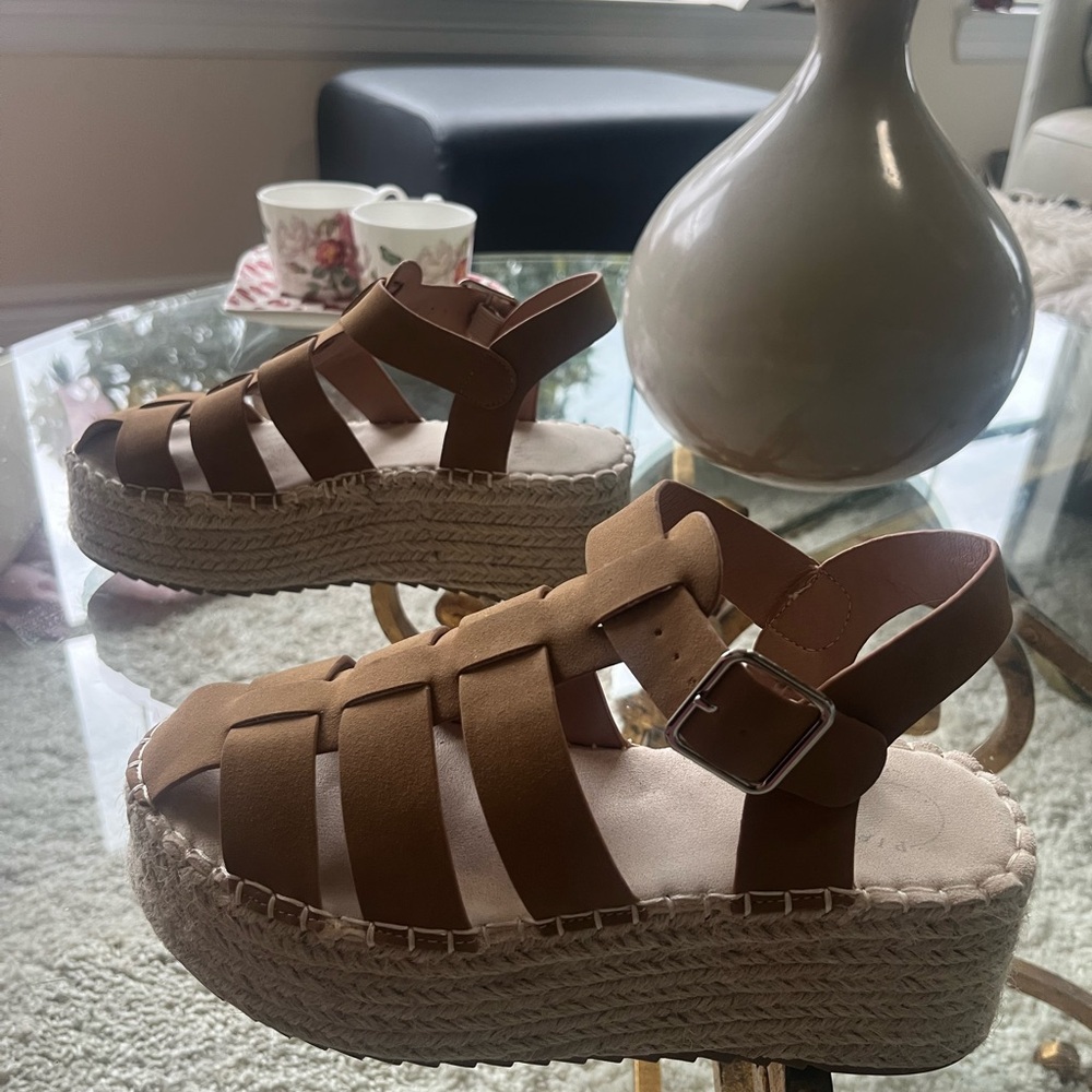 Pifia Tan Espadrille Shoes with Woven Design sz 7 - Picture 2 of 5
